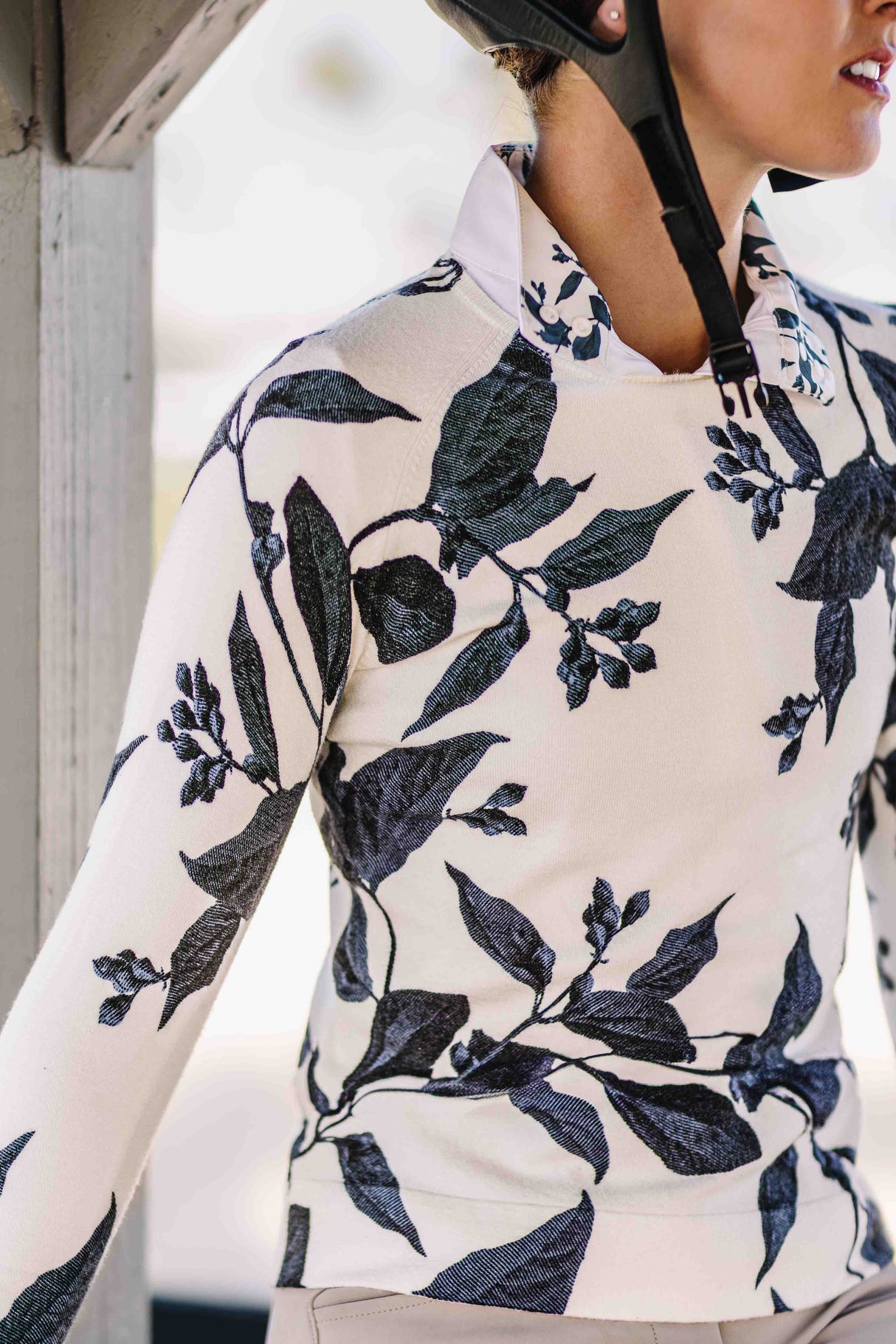 Long Sleeve White Show Shirt/Tailored Shirt with Lithograph Leaf Trim - [Kastel]
